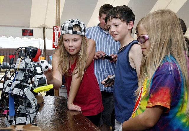maker-faire-detroit-attendees Maker Faire Detroit