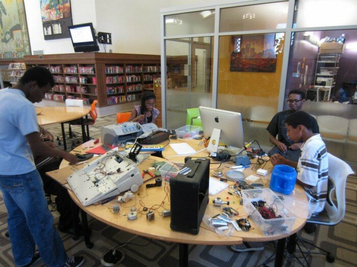 hypecenter-700x525 Detroit Public Library HYPE Makerspace